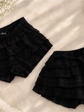 SHEIN Black Tiered Lace Ruffle Shorts